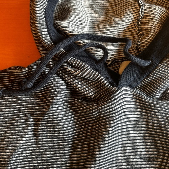 Old Navy XXL blue and white striped net pull over hoodie, hooded sweatshirt - Picture 3 of 11